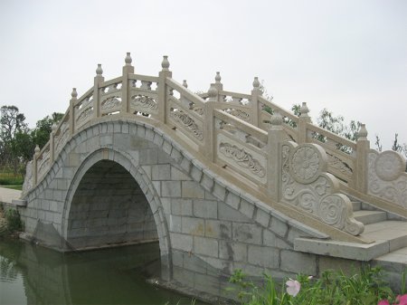 公園花崗巖拱橋石欄板安裝施工案例